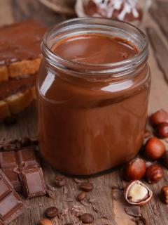 Low-Carb Chocolate Hazelnut Spread (Homemade Keto Nutella)
